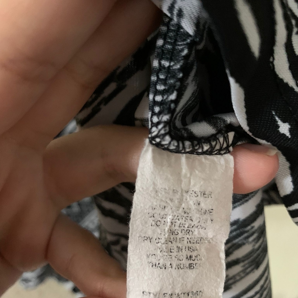 MADE BY JOHNNY Size M Black White Dress Cocktail Stretch V-Neck Form Flattering - Picture 5 of 9